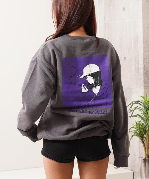 1111clothing(ワンフォークロージング)の「裏起毛 SMOKING イラスト オーバーサイズ スウェット / SMOKING Illustration Sweatshirt(スウェット・メンズ・ホワイト/ブラック/チャコールグレー・M/L/XL)」の3枚目の写真