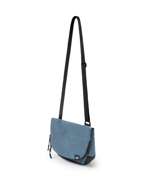 BROWNBREATH(ブラウンブレス)の「STRIVE MINI MESSENGER BAG - BLUE(メッセンジャーバッグ・レディース・その他・ONE)」の2枚目の写真