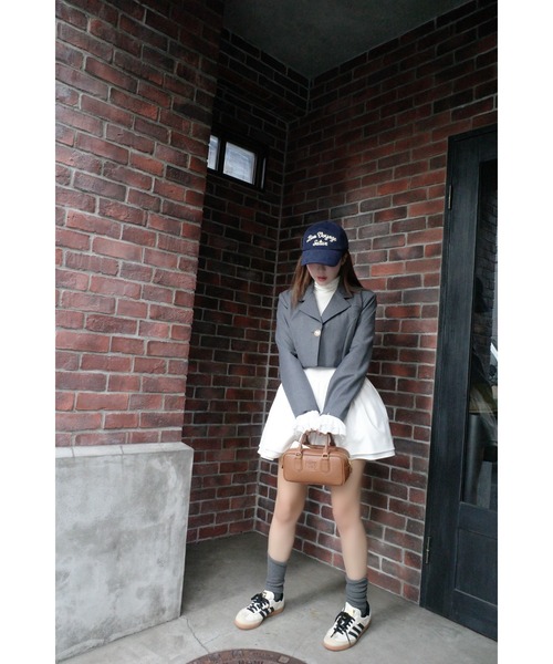 MISTREASS(ミストレアス)の「Cuff Ruffles Mini Tailored Jacket(テーラードジャケット・レディース・チャコールグレー/ベージュ・FREE)」の7枚目の写真