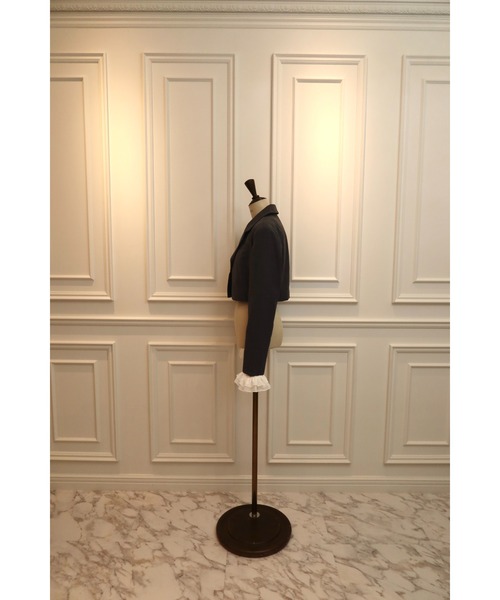 MISTREASS(ミストレアス)の「Cuff Ruffles Mini Tailored Jacket(テーラードジャケット・レディース・チャコールグレー/ベージュ・FREE)」の11枚目の写真
