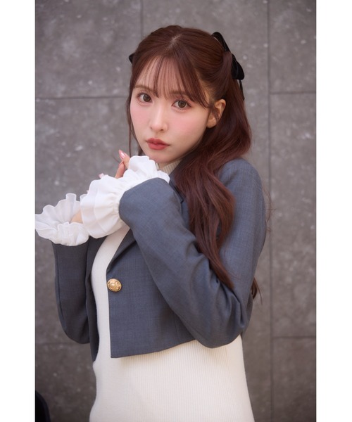 MISTREASS(ミストレアス)の「Cuff Ruffles Mini Tailored Jacket(テーラードジャケット・レディース・チャコールグレー/ベージュ・FREE)」の4枚目の写真