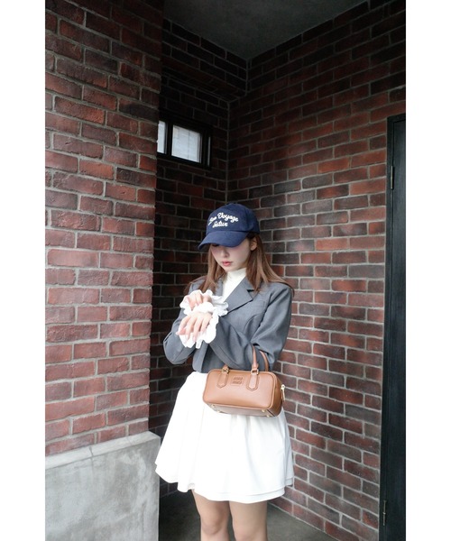 MISTREASS(ミストレアス)の「Cuff Ruffles Mini Tailored Jacket(テーラードジャケット・レディース・チャコールグレー/ベージュ・FREE)」の5枚目の写真