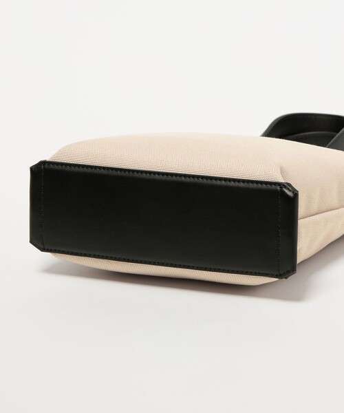 green label relaxing（グリーンレーベルリラクシング）の「GLR キャンバスライク 2WAY ミニ トートバッグ（ショルダーバッグ・メンズ・ブラック/ナチュラル・FREE）」の8枚目の写真