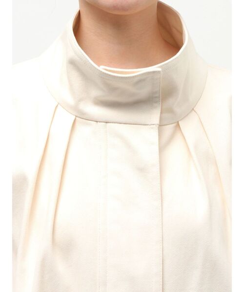 ELENDEEK（エレンディーク）の「チノスタンドタックフォルムコート（その他アウター・レディース・アイボリー/ベージュ・FREE）」の4枚目の写真