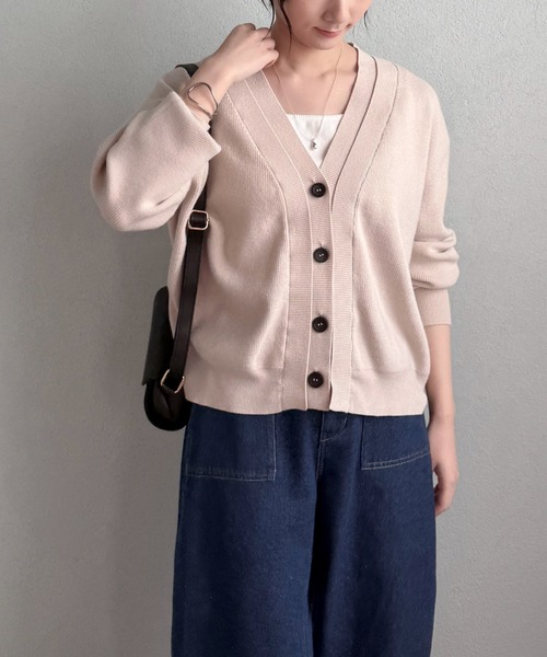 Doux archives(ドゥアルシーヴ)の「レイヤード風Vネックカーディガン(カーディガン/ボレロ・レディース・グレイッシュベージュ/グレー/ピンク・FREE)」の2枚目の写真