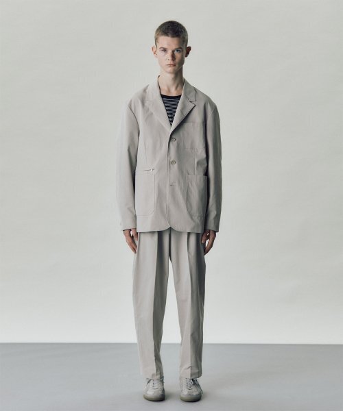 LAB12(ラボ12)の「22F/W テーパードツーピンタックベルト付きパンツ(ライトベージュ)(スラックス・メンズ・その他・LARGE/MEDIUM/SMALL)」の1枚目の写真