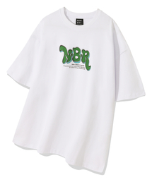 NOMBRE（ノンブレ）の「グリーンNBRロゴオーバーサイズ半袖Tシャツ[ホワイト]（Tシャツ/カットソー）」