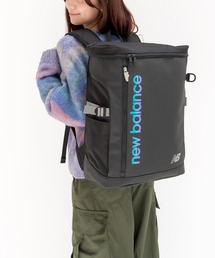 New Balance（ニューバランス）の「【NewBalance】 グラデーションロゴ撥水ボックスリュック 32L（バックパック/リュック）」