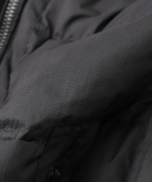 JOINT WORKS（ジョイントワークス）の「J コンパクトフィットライトダウン（ダウンジャケット/コート・メンズ・カーキ/ブラック・MEDIUM/LARGE）」の12枚目の写真