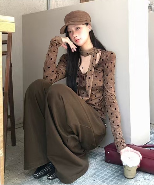 AsheKsha(アシクシャ)の「ドット柄のネックストラップ付き長袖トップス(Tシャツ/カットソー・レディース・ブラウン・M)」の3枚目の写真