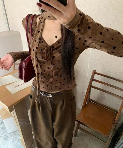 AsheKsha(アシクシャ)の「ドット柄のネックストラップ付き長袖トップス(Tシャツ/カットソー・レディース・ブラウン・M)」の7枚目の写真