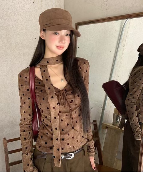 AsheKsha(アシクシャ)の「ドット柄のネックストラップ付き長袖トップス(Tシャツ/カットソー・レディース・ブラウン・M)」の11枚目の写真