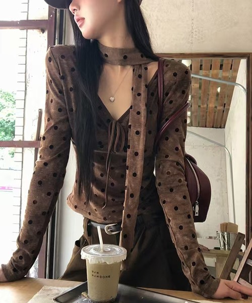AsheKsha(アシクシャ)の「ドット柄のネックストラップ付き長袖トップス(Tシャツ/カットソー・レディース・ブラウン・M)」の12枚目の写真