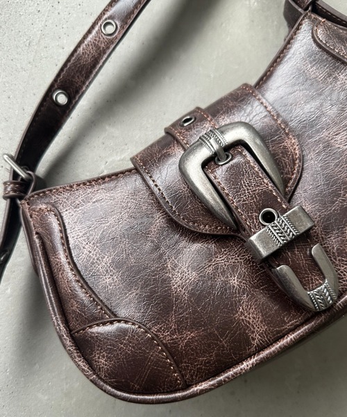 Ellno Loset(エルノロゼット)の「バックルデザインショルダーバック(ショルダーバッグ・メンズ・ブラック系その他/ブラック/ブラウン系その他・FREE)」の11枚目の写真