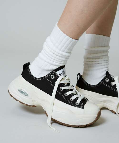 CONVERSE（コンバース）の「CONVERSE/コンバース ALL STAR SURGETRAINER OX[23.0~25.0cm]限定展開/オールスター サージトレイナー オックスフォード ローカット スニーカー（スニーカー・レディース・ブラック・23.0cm/25.0cm/24.0cm）」の2枚目の写真