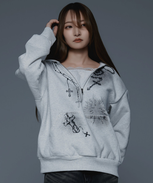 .KOM(ドットコム)の「『.KOM/ドットケーオーエム』ZIPプリントトップ【GC】(スウェット・レディース・ライトグレー・FREE)」の1枚目の写真