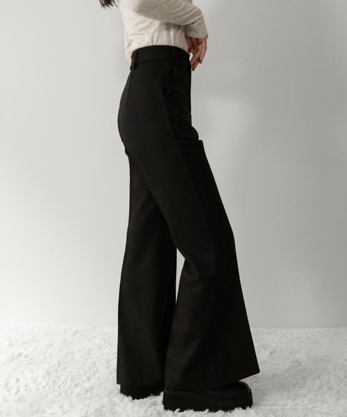 on:nue（オンニュ）の「【on:nue】[着用動画あり！][低身長/高身長/サイズ展開有/4色展開] センタープレスフレアスラックスパンツ /2026 SS COLLECTION（スラックス・レディース・アイボリー/グレー/ブラウン/ブラック・MEDIUM/SMALL/LARGE）」の2枚目の写真