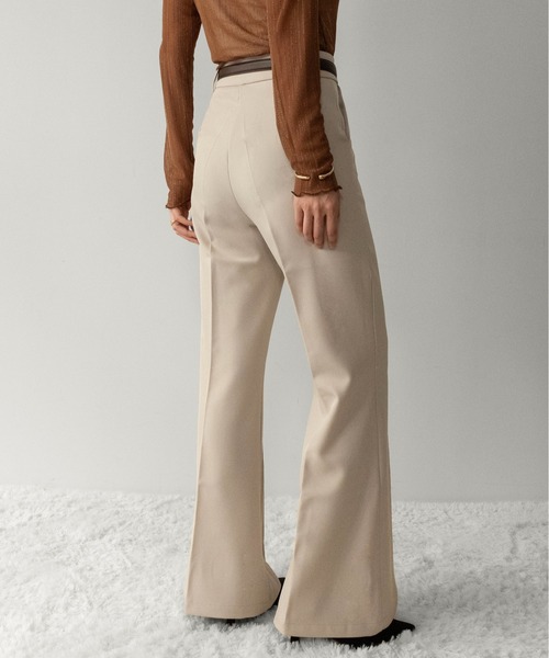 on:nue（オンニュ）の「【on:nue】[着用動画あり！][低身長/高身長/サイズ展開有/4色展開] センタープレスフレアスラックスパンツ /2026 SS COLLECTION（スラックス・レディース・アイボリー/グレー/ブラウン/ブラック・MEDIUM/SMALL/LARGE）」の17枚目の写真