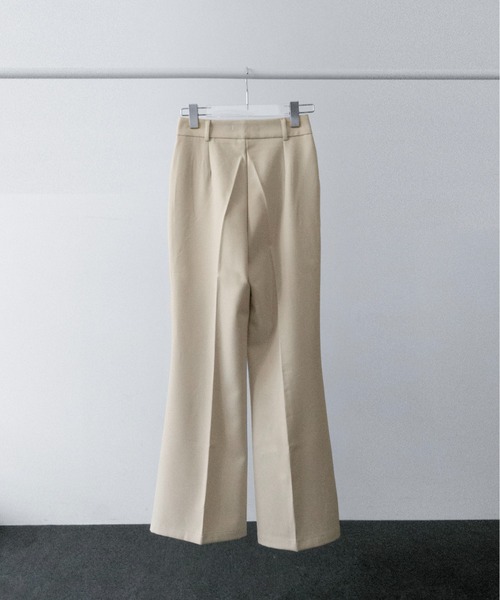 on:nue（オンニュ）の「【on:nue】[着用動画あり！][低身長/高身長/サイズ展開有/4色展開] センタープレスフレアスラックスパンツ /2026 SS COLLECTION（スラックス・レディース・アイボリー/グレー/ブラウン/ブラック・MEDIUM/SMALL/LARGE）」の6枚目の写真