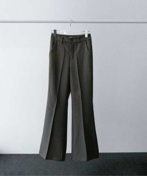 on:nue（オンニュ）の「【on:nue】[着用動画あり！][低身長/高身長/サイズ展開有/4色展開] センタープレスフレアスラックスパンツ /2026 SS COLLECTION（スラックス・レディース・アイボリー/グレー/ブラウン/ブラック・MEDIUM/SMALL/LARGE）」の8枚目の写真