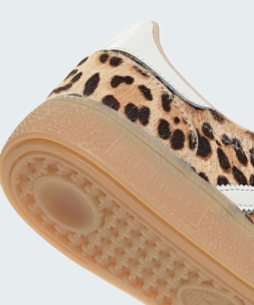 adidas（アディダス）の「ハンドボール スペツィアル / HANDBALL SPEZIAL / アディダスオリジナルス adidas Originals（スニーカー・レディース・ベージュ・29.0cm/28.5cm/28.0cm/26.5cm/26.0cm/22.0cm/27.5cm/27.0cm/25.5cm/25.0cm/24.5cm/24.0cm/23.5cm/23.0cm/22.5cm）」の8枚目の写真