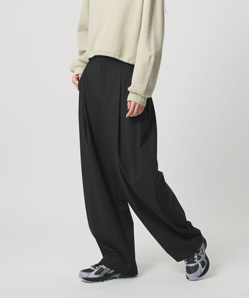 BEAUTY&YOUTH UNITED ARROWS(ビューティーアンドユースユナイテッドアローズ)の「タック カーブパンツ ウォッシャブル(その他パンツ・レディース・モカ/その他1/ダークグレー・XS/S/M)」の11枚目の写真