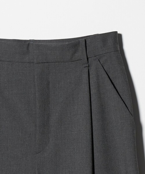 BEAUTY&YOUTH UNITED ARROWS(ビューティーアンドユースユナイテッドアローズ)の「タック カーブパンツ ウォッシャブル(その他パンツ・レディース・モカ/その他1/ダークグレー・XS/S/M)」の18枚目の写真