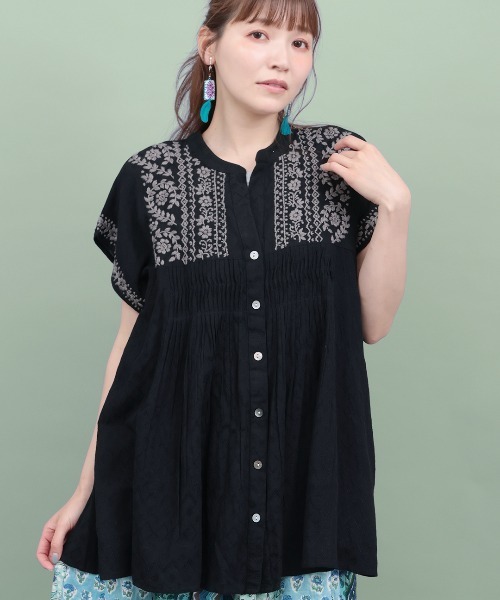 チチカカ(チチカカ)の「Rico ボタニカルハンド刺繍ブラウス(シャツ/ブラウス・レディース・ブラック/ナチュラル/ライトグリーン・FREE)」の2枚目の写真