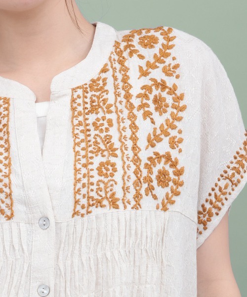 チチカカ(チチカカ)の「Rico ボタニカルハンド刺繍ブラウス(シャツ/ブラウス・レディース・ブラック/ナチュラル/ライトグリーン・FREE)」の6枚目の写真