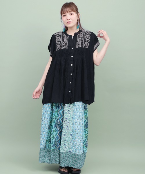 チチカカ(チチカカ)の「Rico ボタニカルハンド刺繍ブラウス(シャツ/ブラウス・レディース・ブラック/ナチュラル/ライトグリーン・FREE)」の4枚目の写真