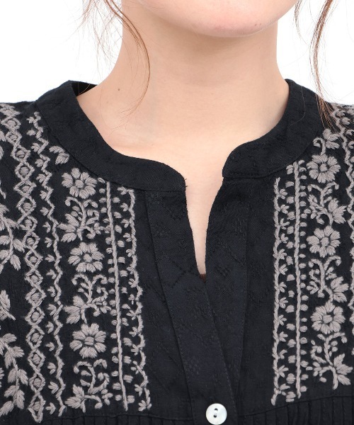 チチカカ(チチカカ)の「Rico ボタニカルハンド刺繍ブラウス(シャツ/ブラウス・レディース・ブラック/ナチュラル/ライトグリーン・FREE)」の13枚目の写真