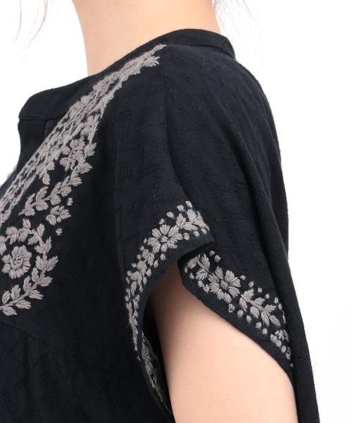 チチカカ(チチカカ)の「Rico ボタニカルハンド刺繍ブラウス(シャツ/ブラウス・レディース・ブラック/ナチュラル/ライトグリーン・FREE)」の14枚目の写真