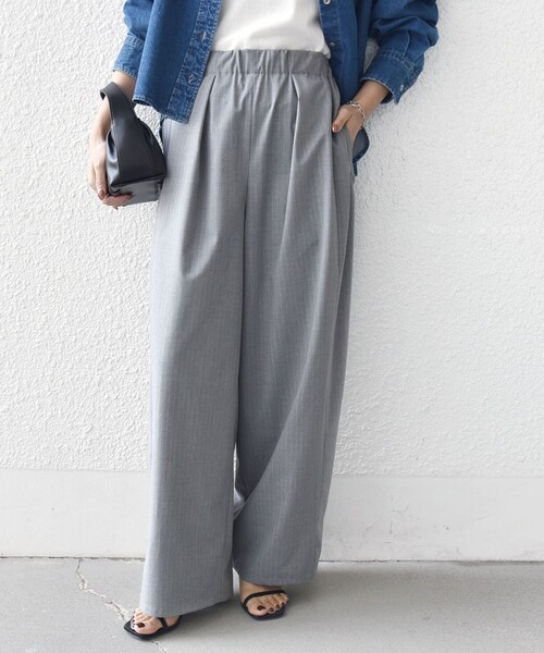 SHIPS（シップス）の「〈手洗い可能〉トロ ピン ストライプ / 無地 ウエスト ギャザー パンツ（その他パンツ・レディース・ライトグレー/ネイビー/ベージュ・38/36）」の7枚目の写真