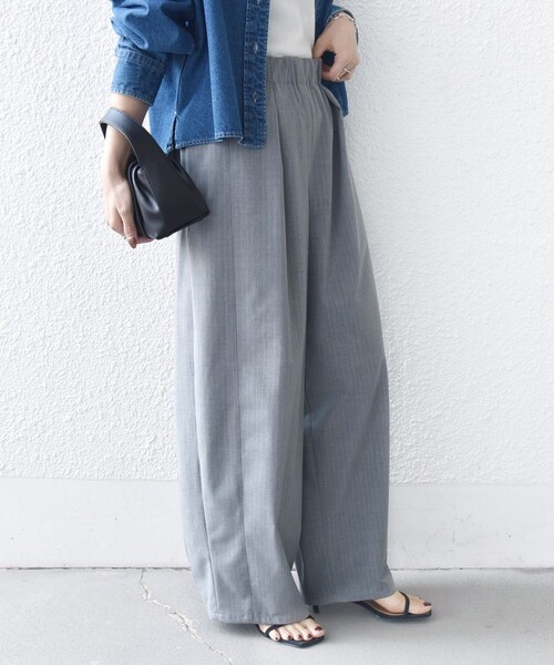 SHIPS（シップス）の「〈手洗い可能〉トロ ピン ストライプ / 無地 ウエスト ギャザー パンツ（その他パンツ・レディース・ライトグレー/ネイビー/ベージュ・38/36）」の9枚目の写真