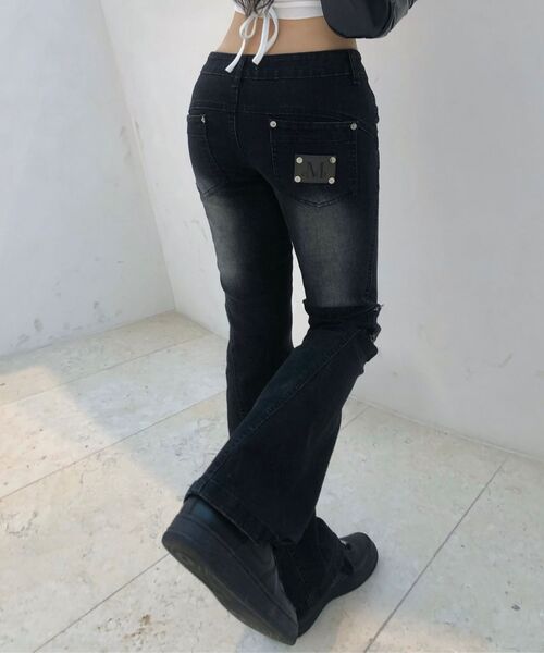 MUCENT(ムセント)の「アーデンウォッシングブーツカットカーゴデニムパンツ(デニムパンツ・レディース・ブラック・MEDIUM/SMALL)」の13枚目の写真