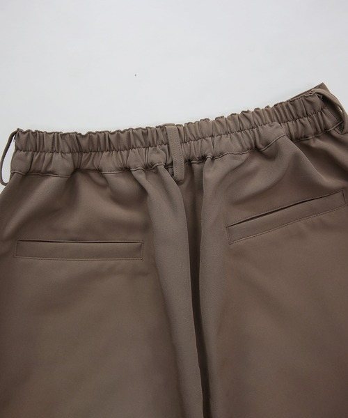 and it_（アンドイット）の「セミワイドセンタータックパンツ（その他パンツ・レディース・モカ/ブラック・M/LL/L）」の5枚目の写真