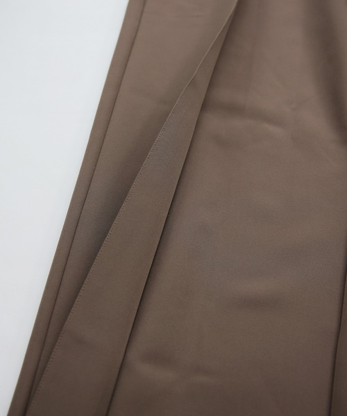 and it_（アンドイット）の「セミワイドセンタータックパンツ（その他パンツ・レディース・モカ/ブラック・M/LL/L）」の7枚目の写真