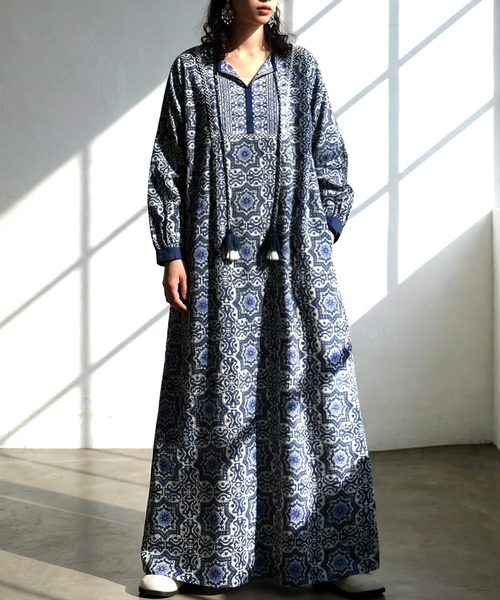 antiqua(アンティカ)の「ジャイプリ柄 ワンピース(ワンピース・レディース・ブラックミックス/ブルー系その他・P/R)」の2枚目の写真