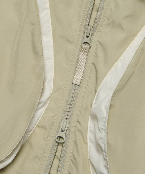 NOMANUAL(NOMANUAL)の「LIGHT SLASH JACKET - BEIGE(ナイロンジャケット・レディース・その他・SMALL/MEDIUM/LARGE/X-LARGE)」の11枚目の写真