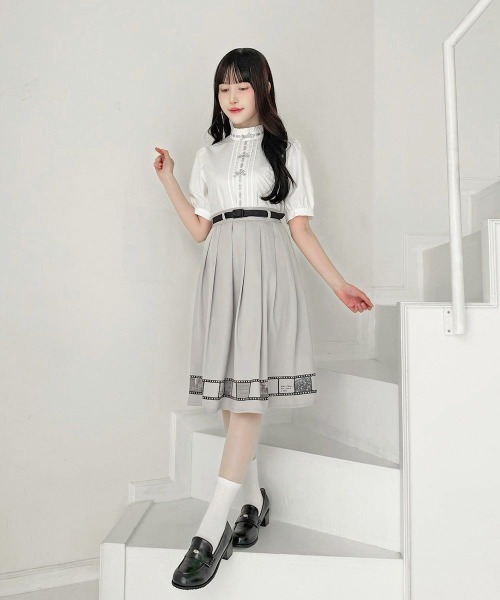 F i.n.t（フィント）の「ベルト付きフィルムプリントスカート（スカート・レディース・ライトベージュ/ライトグレー・FREE）」の8枚目の写真
