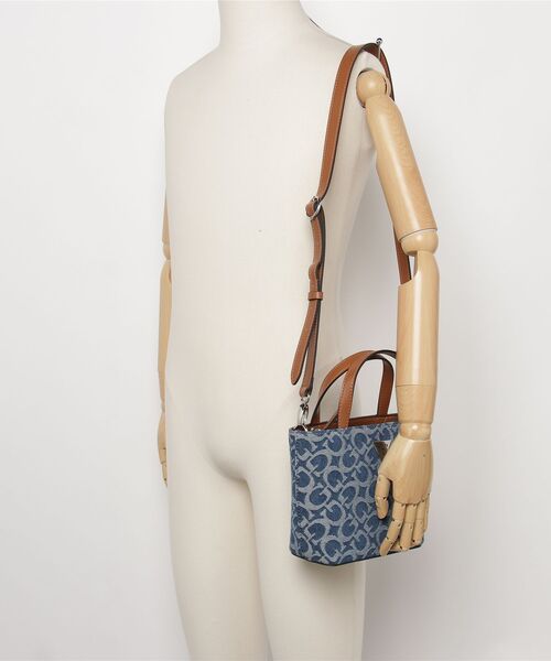 Guess（ゲス）の「WELLS Mini Tote ミニトート ショルダーバッグ（トートバッグ・レディース・インディゴブルー・ONE SIZE）」の17枚目の写真