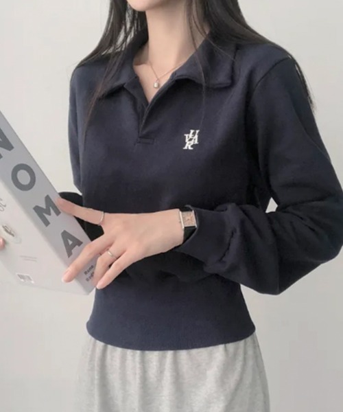 Emilie(エミリー)の「Vネック 襟付き ショート丈 スウェット(スウェット・レディース・ネイビー/ライトグレー/グレー/ライトベージュ・FREE)」の1枚目の写真