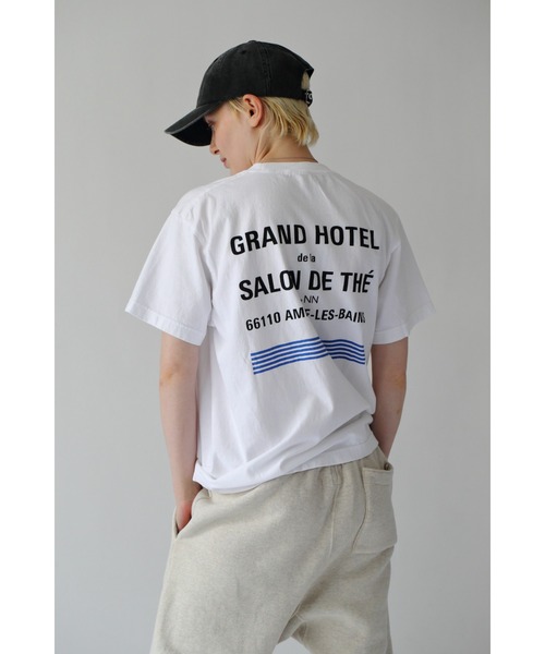 TRICOMER(トリコメル)の「【 TRICOMER / トリコメル 】 GRAND HOTEL de la SALON DE THE / グランドホテル デ ラ サロン スタッフTシャツ(Tシャツ/カットソー・レディース・ホワイト/グレー・FREE)」の7枚目の写真