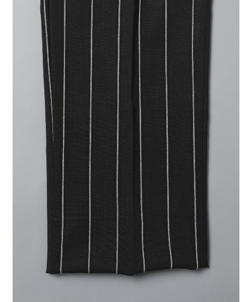 SUIT SQUARE（スーツスクエア）の「GOOVI／タックストレートパンツ／シェットランドウールブレンド／ワイドストライプ（スーツパンツ・メンズ・ブラック・1/2/3）」の4枚目の写真