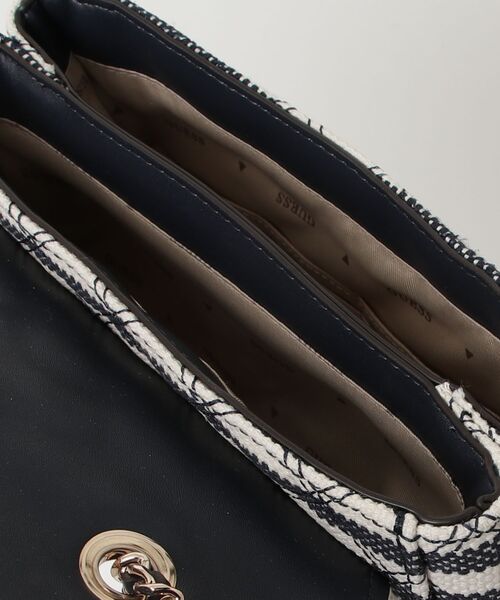 Guess(ゲス)の「GIULLY II Convertible Flap ショルダーバッグ(ショルダーバッグ・レディース・ネイビー・ONE SIZE)」の15枚目の写真