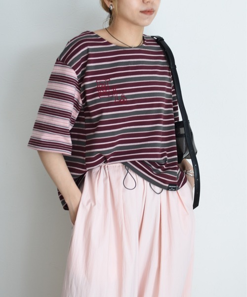 Eimee Law(エイミーロウ)の「ボーダーパッチワーク エンブロクロップドTシャツ(Tシャツ/カットソー・レディース・ボルドー/カーキ/サックスブルー・FREE)」の5枚目の写真