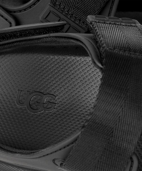 UGG(アグ)の「【UGG(アグ)】W GOLDENGLOW / ゴールデングロウ(サンダル・レディース・ブラック・25.0cm/23.0cm/24.0cm)」の6枚目の写真