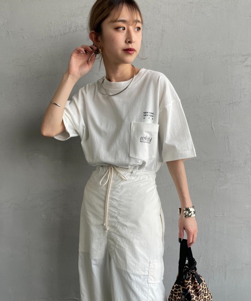 Manhattan Portage（マンハッタンポーテージ）の「[MANHATTAN PORTAGE/マンハッタンポーテージ] スカイラインロゴ ショートスリーブ ポケットTシャツ（Tシャツ/カットソー・レディース・ホワイト/ブラック・M/XL/L）」の18枚目の写真