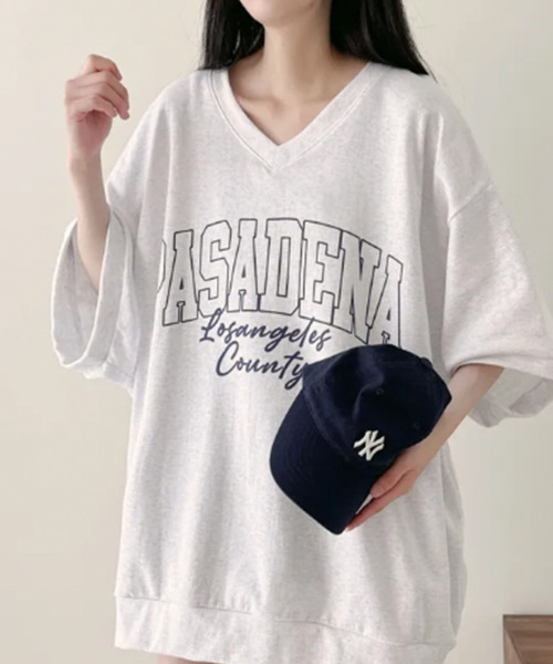 VIVID LADY(ビビッドレディー)の「カレッジロゴ Vネック 半袖スウェット(Tシャツ/カットソー・レディース・ライトグレー/グレー/ブラック・FREE)」の4枚目の写真