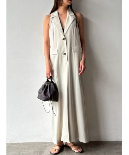 RIM.ARK(リムアーク)の「Halter neck tailored dress ホルターネック テーラード ドレス(ドレス・レディース・ブラック/ライトベージュ・38/36)」の1枚目の写真